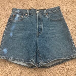 Levi's  Woman 501 Mid Thigh Short